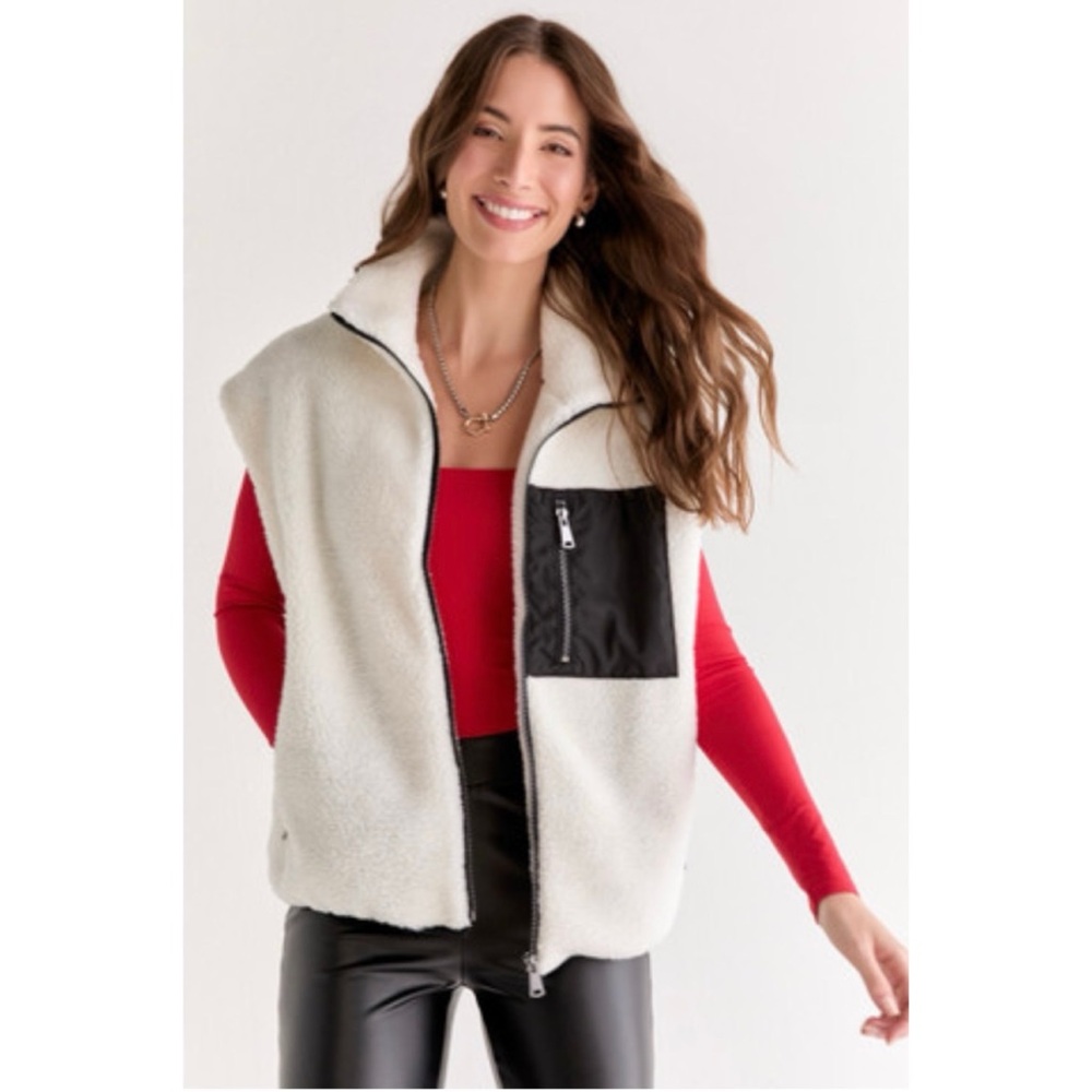 Francesca’s Lindsay Two Toned Sherpa Vest